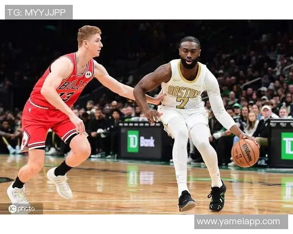 杰伦布朗赞西蒙斯攻防兼备实力超乎想象表达深厚敬意 杰伦布朗赞西蒙斯攻防兼备实力超乎想象表达深厚敬意